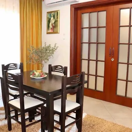 Apartment Olive Downtown Tirana